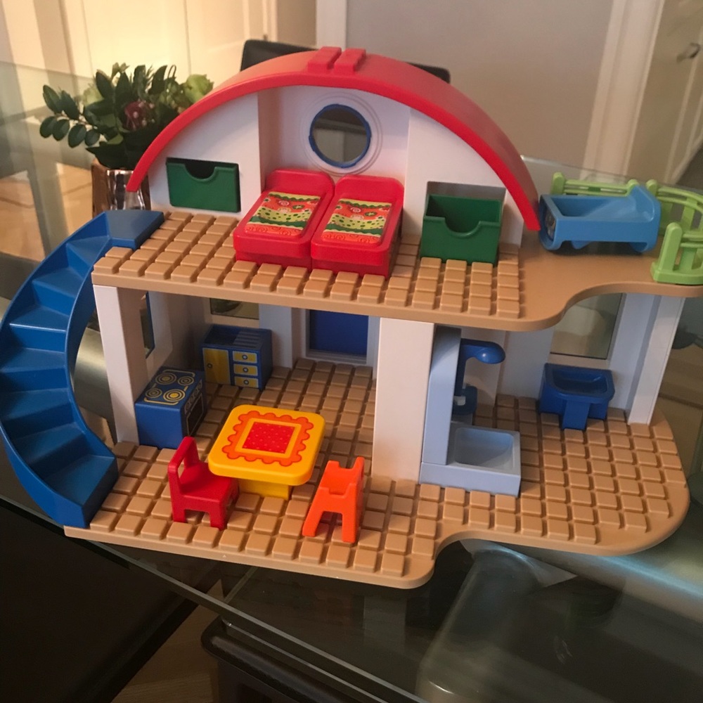 Play mobile doll house ages 1+